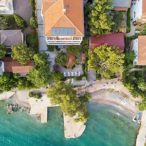 Vicko Pensjonat Starigrad Paklenica